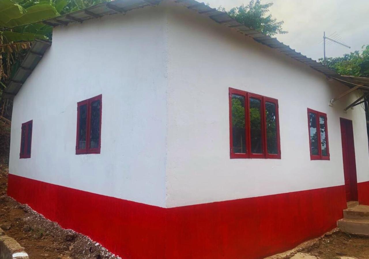 일레우 다스 롤라스 Casa No Centro Do Mundo Ilheu Equator 빌라 외부 사진