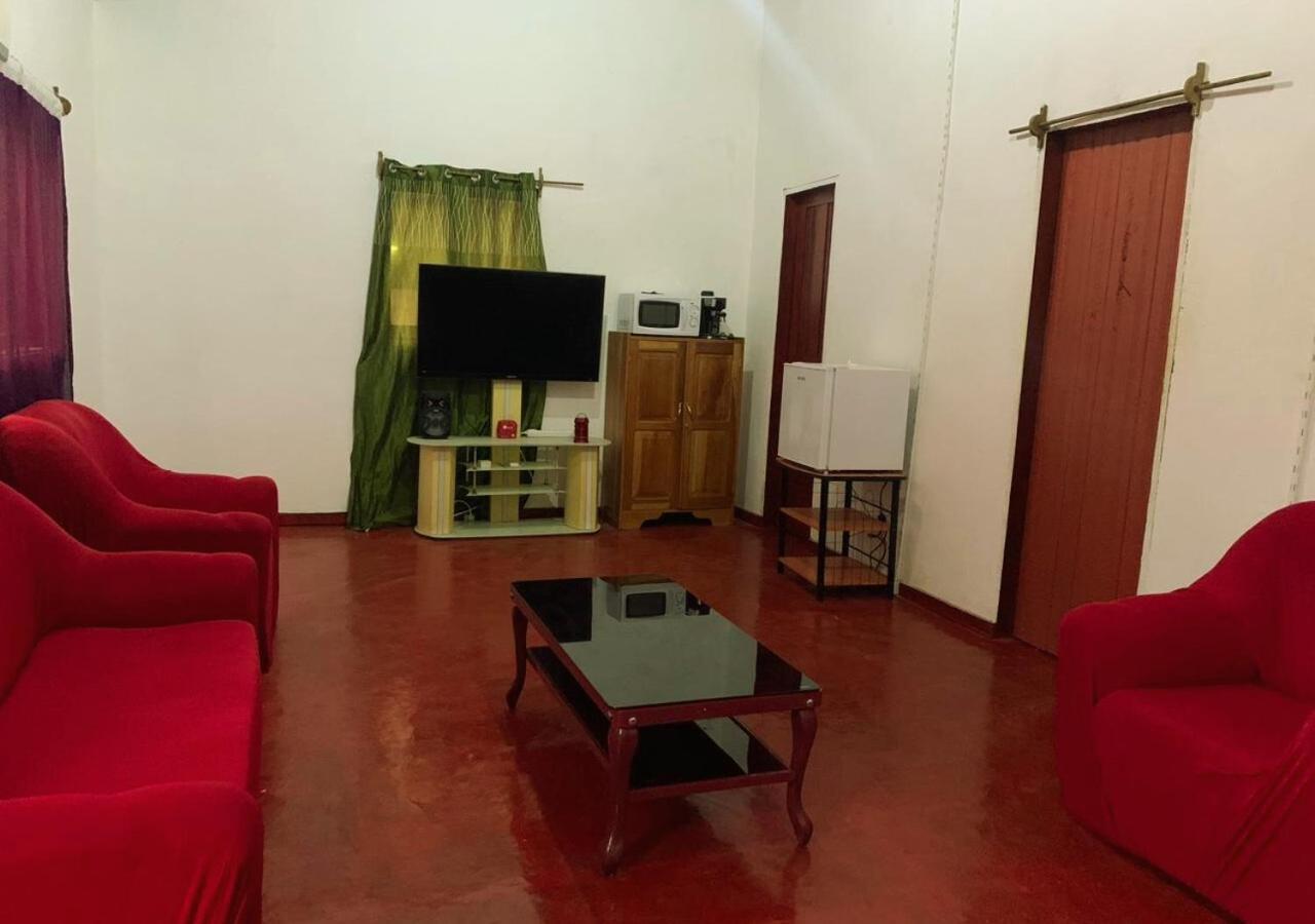 일레우 다스 롤라스 Casa No Centro Do Mundo Ilheu Equator 빌라 외부 사진