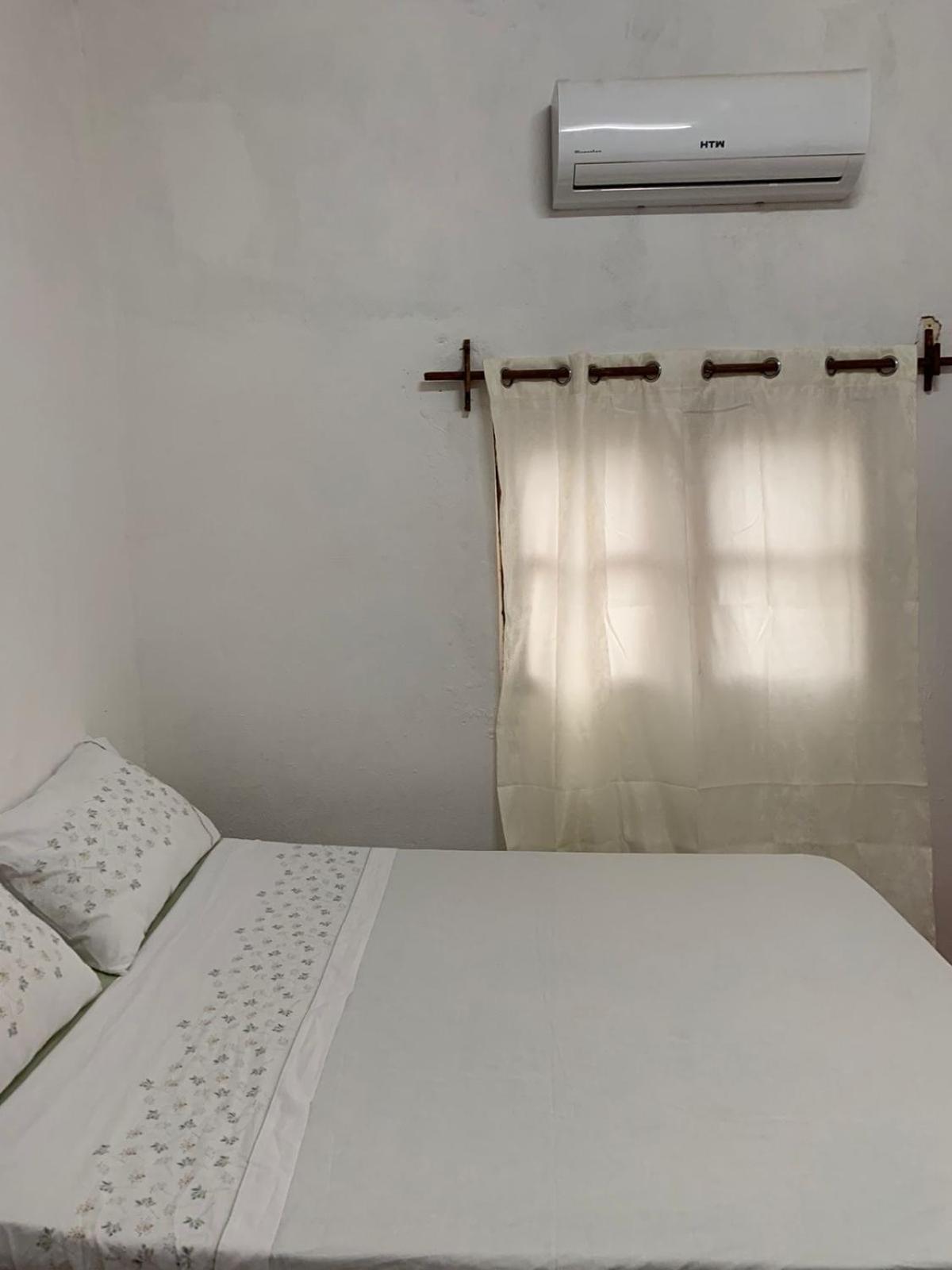 일레우 다스 롤라스 Casa No Centro Do Mundo Ilheu Equator 빌라 외부 사진